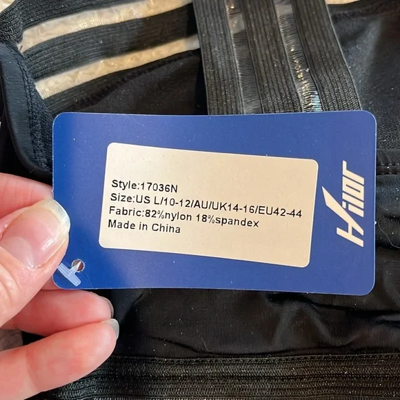 Woman’s bathing suit - Picture 6 of 6